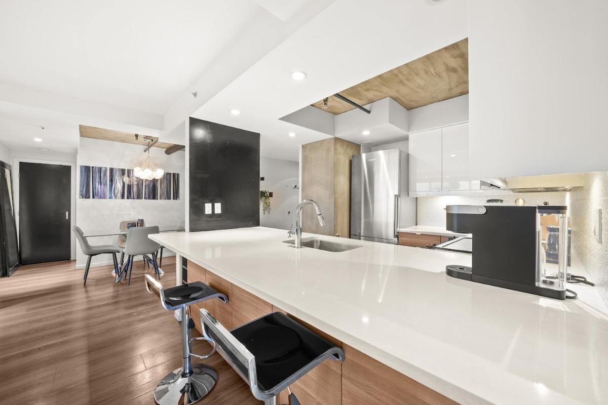 Beautiful 2 Bed Home Dt With Free Parking Vancouver Esterno foto