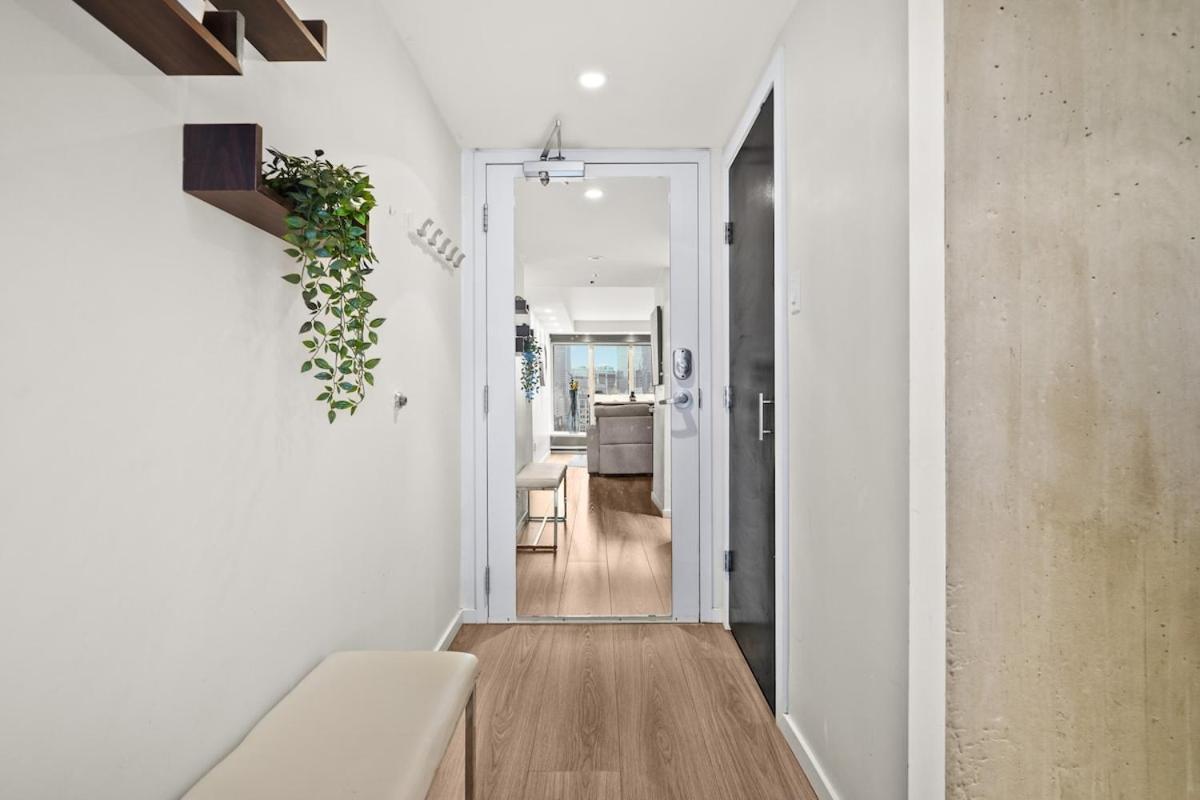Beautiful 2 Bed Home Dt With Free Parking Vancouver Esterno foto