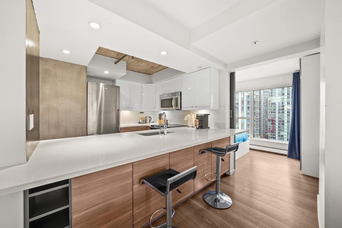 Beautiful 2 Bed Home Dt With Free Parking Vancouver Esterno foto