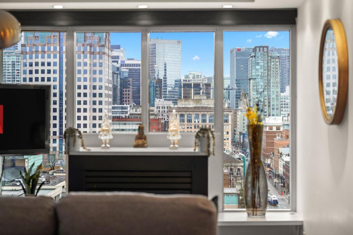 Beautiful 2 Bed Home Dt With Free Parking Vancouver Esterno foto