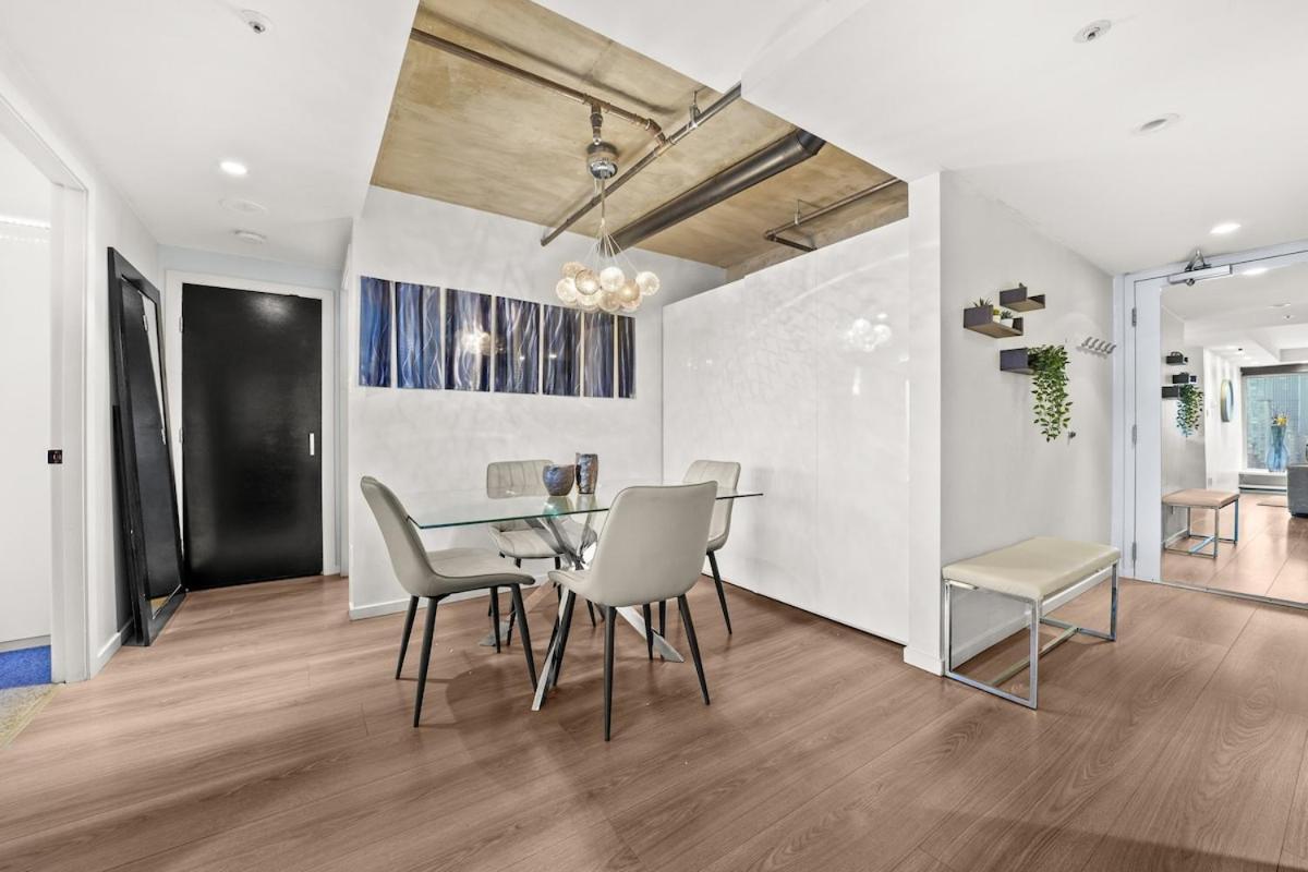 Beautiful 2 Bed Home Dt With Free Parking Vancouver Esterno foto