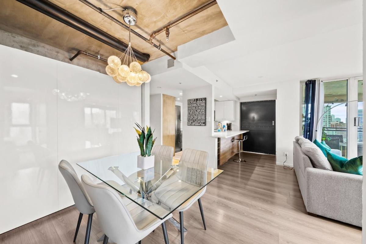 Beautiful 2 Bed Home Dt With Free Parking Vancouver Esterno foto