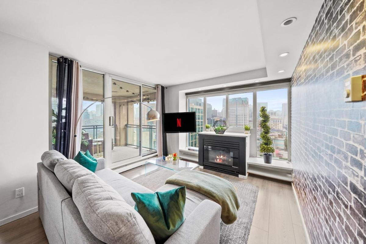 Beautiful 2 Bed Home Dt With Free Parking Vancouver Esterno foto