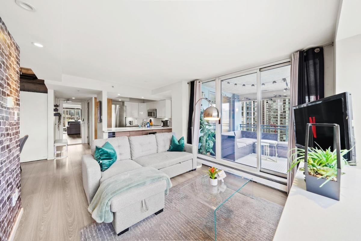 Beautiful 2 Bed Home Dt With Free Parking Vancouver Esterno foto