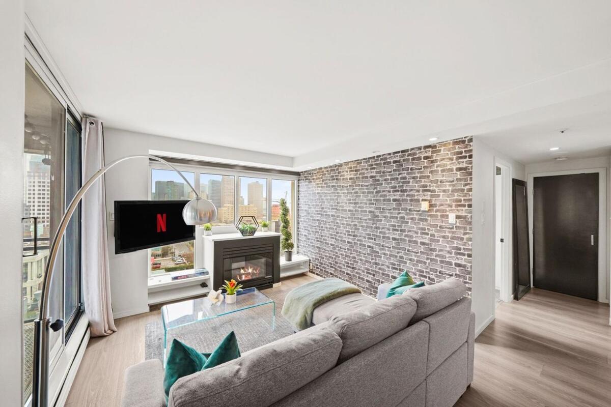 Beautiful 2 Bed Home Dt With Free Parking Vancouver Esterno foto