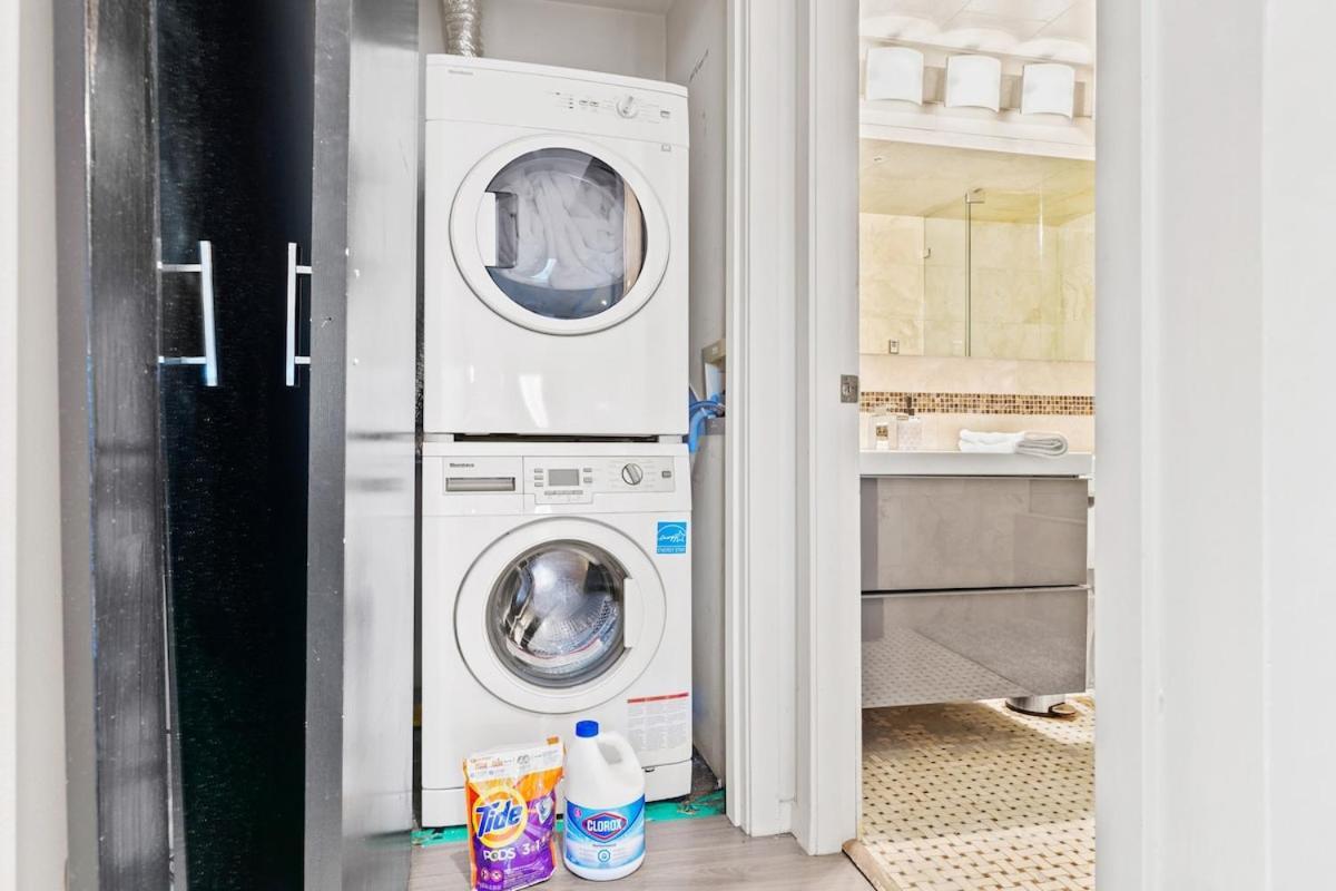Beautiful 2 Bed Home Dt With Free Parking Vancouver Esterno foto
