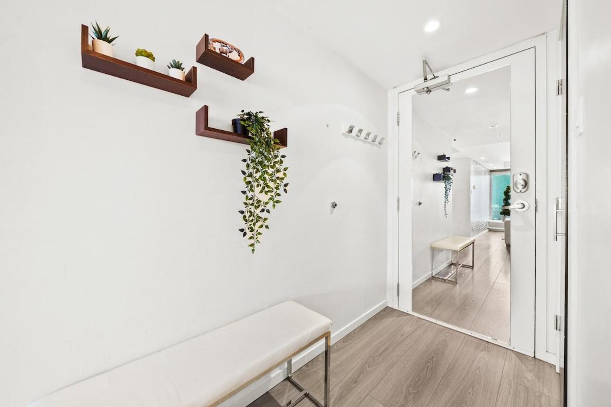 Beautiful 2 Bed Home Dt With Free Parking Vancouver Esterno foto