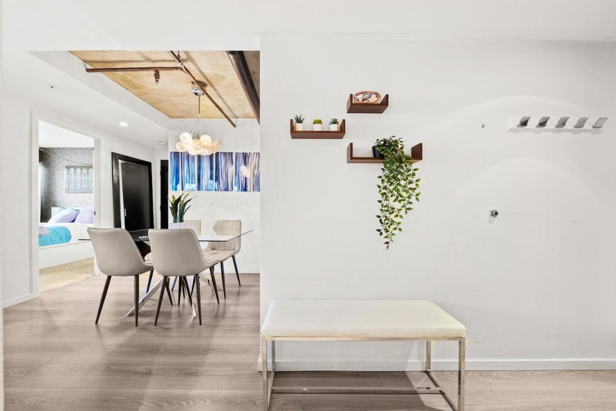 Beautiful 2 Bed Home Dt With Free Parking Vancouver Esterno foto
