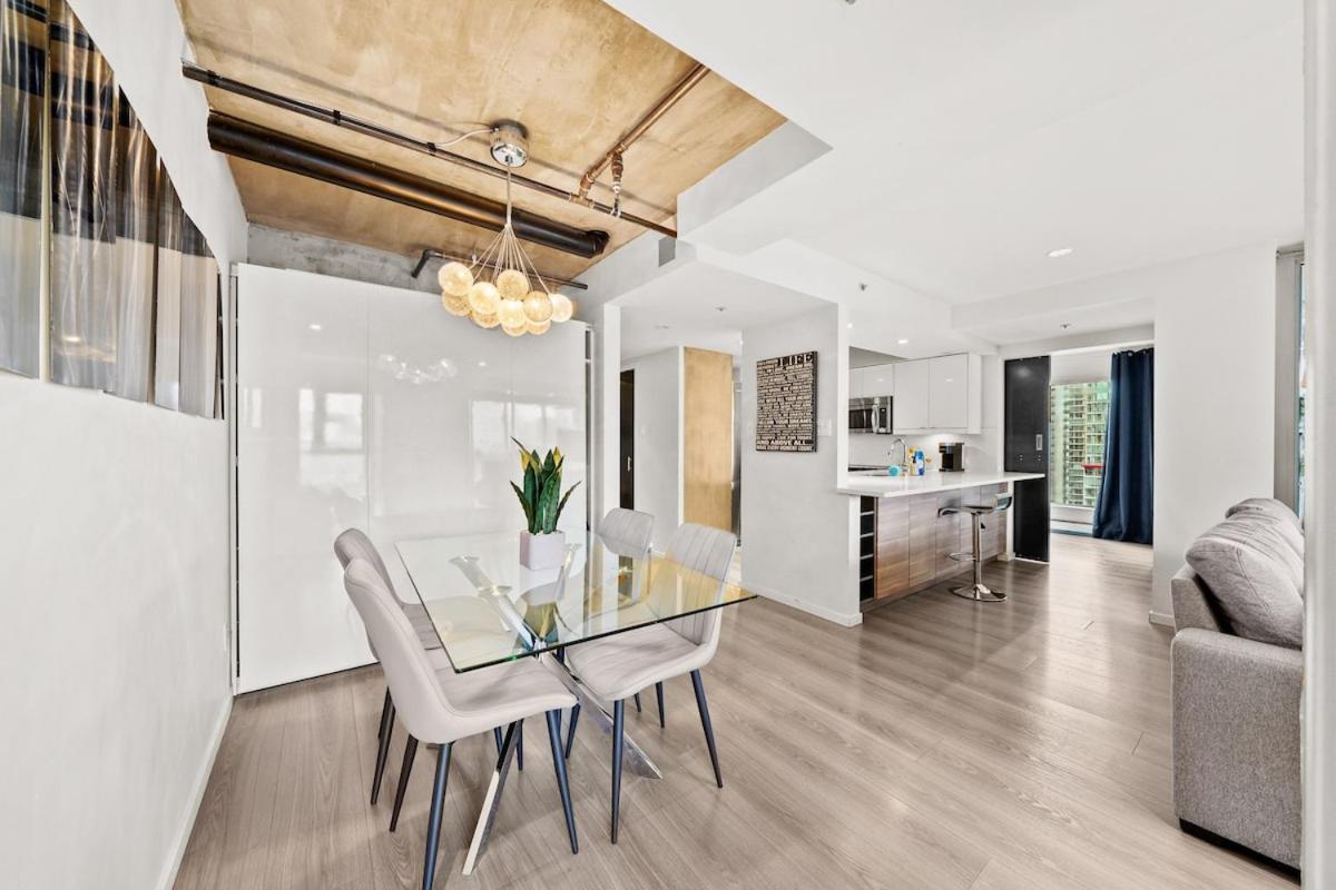 Beautiful 2 Bed Home Dt With Free Parking Vancouver Esterno foto