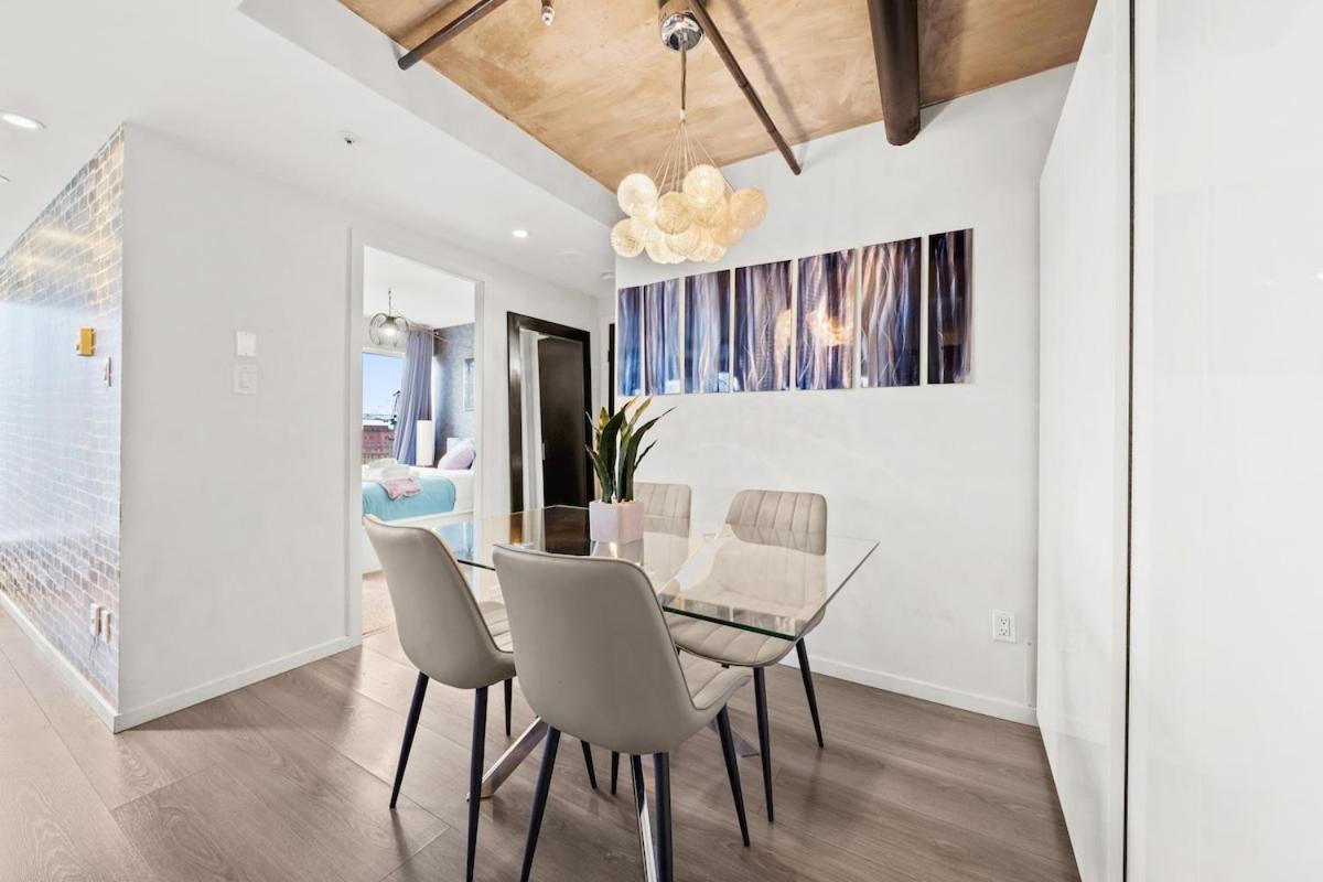 Beautiful 2 Bed Home Dt With Free Parking Vancouver Esterno foto