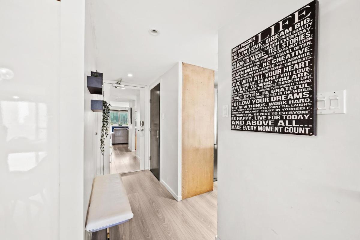 Beautiful 2 Bed Home Dt With Free Parking Vancouver Esterno foto